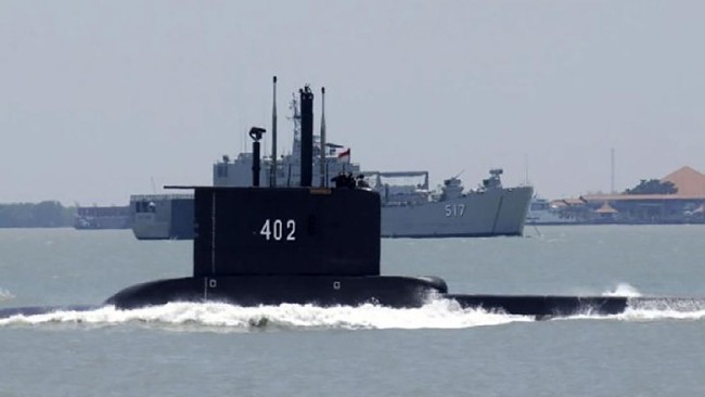 Panglima TNI Marsekal Hadi Tjahjanto mengatakan Kapal Selam KRI Nanggala-402 hilang kontak pada Rabu (21/4) sekitar pukul 04.30.