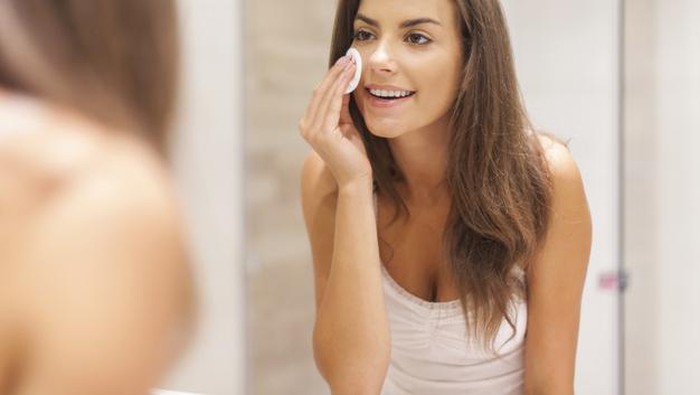 5 Kesalahan Merawat Wajah yang Sering Dilakukan, Hindari Ladies!