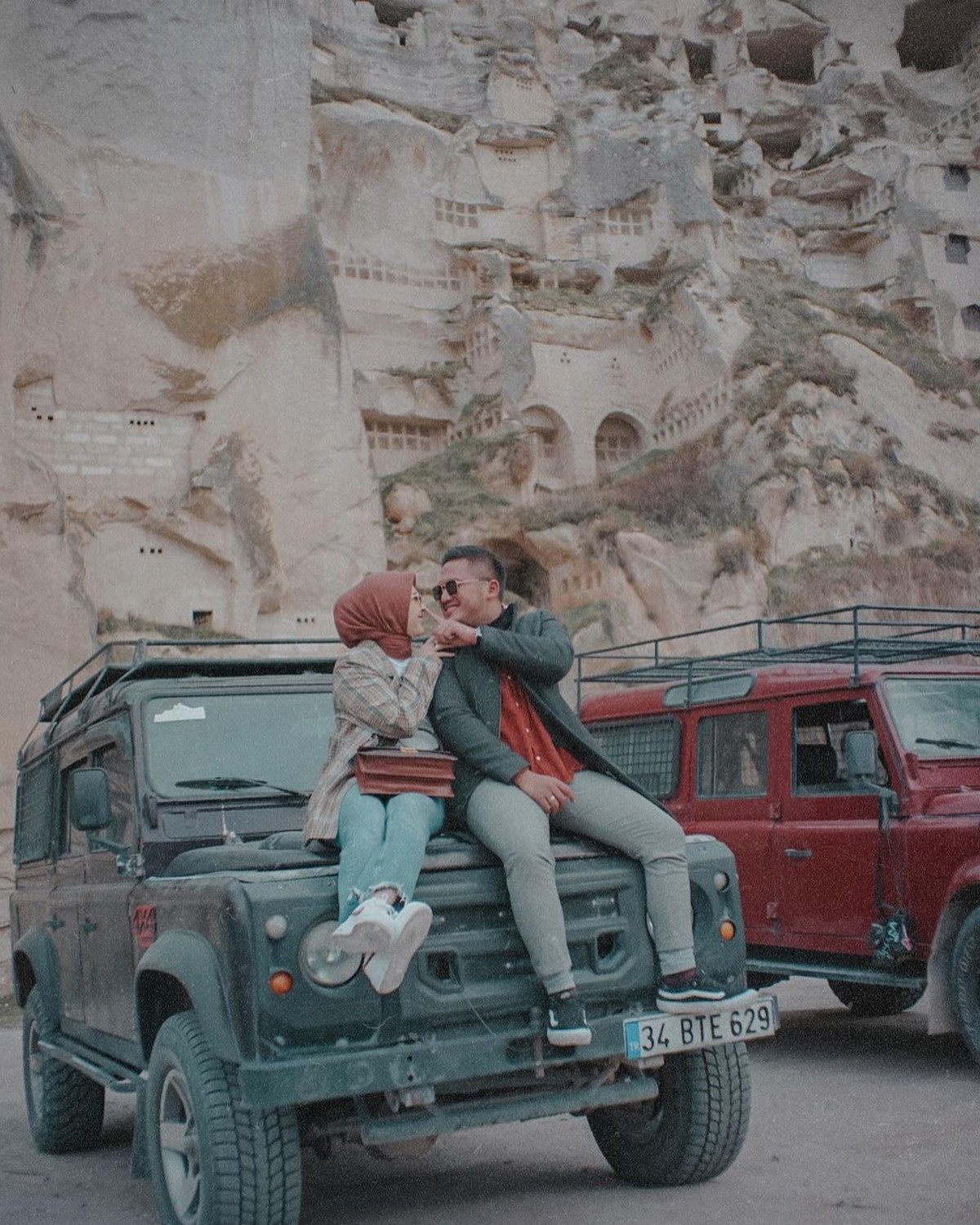 Kesha Ratuliu dan Adhi Permana baru saja pergi bulan madu ke tiga destinasi&period; Yuk kita intip momen romantisnya mereka&excl;