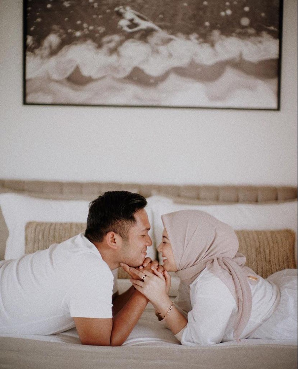 Kesha Ratuliu dan Adhi Permana baru saja pergi bulan madu ke tiga destinasi&period; Yuk kita intip momen romantisnya mereka&excl;