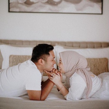 Lebaran Pertama, Kesha Ratuliu Umumkan Positif Hamil