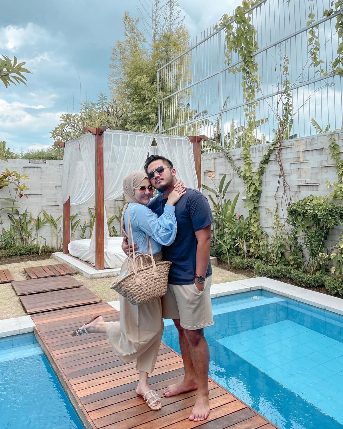 Kesha Ratuliu dan Adhi Permana baru saja pergi bulan madu ke tiga destinasi&period; Yuk kita intip momen romantisnya mereka&excl;