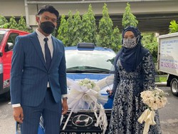Viral, Pasangan Ini Pakai Taksi Sebagai Mobil Pengantin di Hari Pernikahan