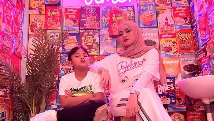 6 Potret Kebersamaan Nathalie Holscher & Anak Bungsu Sule, Kompak Banget!