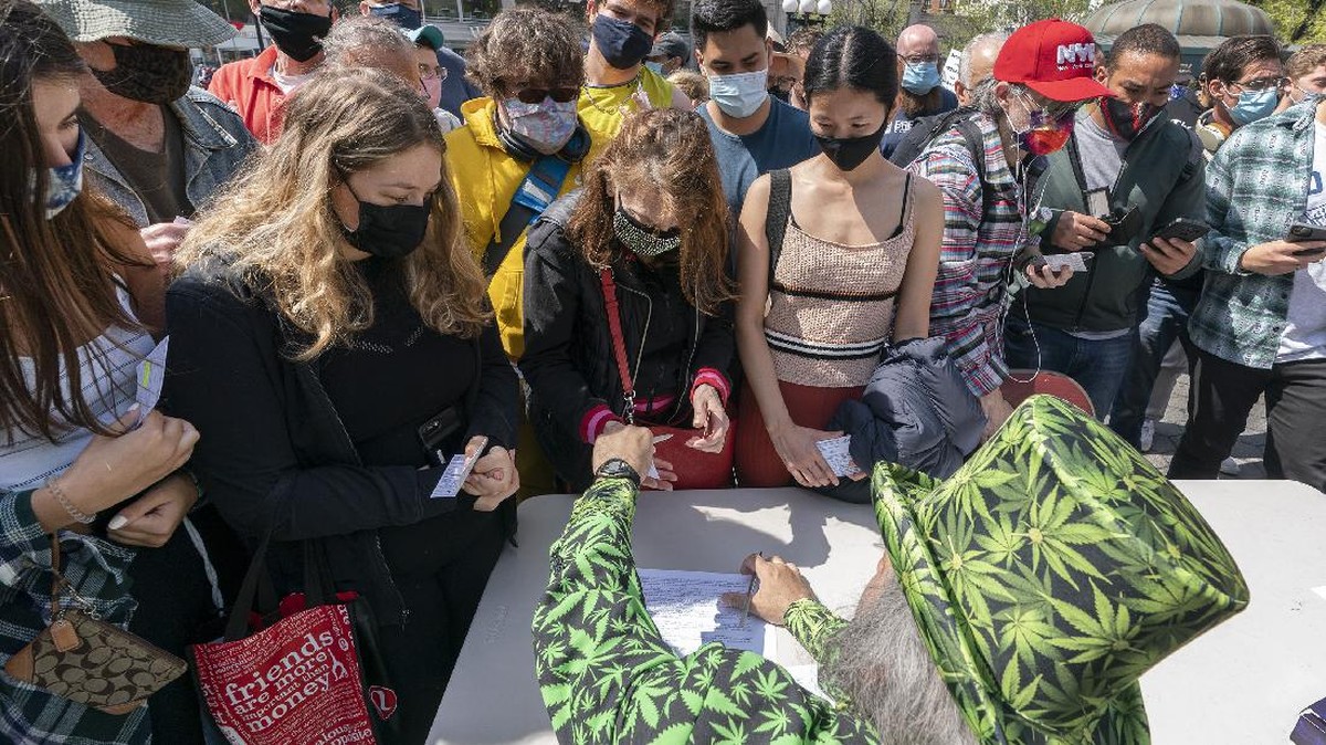 FOTO: Pesta 420, Peringatan Hari Ganja Sedunia