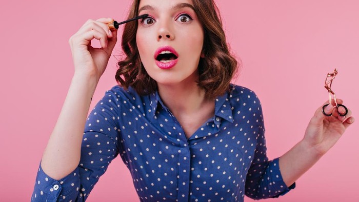 Rekomendasi Maskara Bening Versi Harpers Bazaar