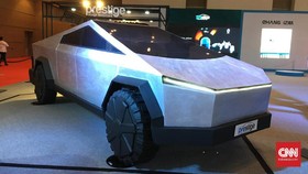 Tesla Larang Pemilik Jual Cybertruck Setahun atau Denda Rp785 Juta