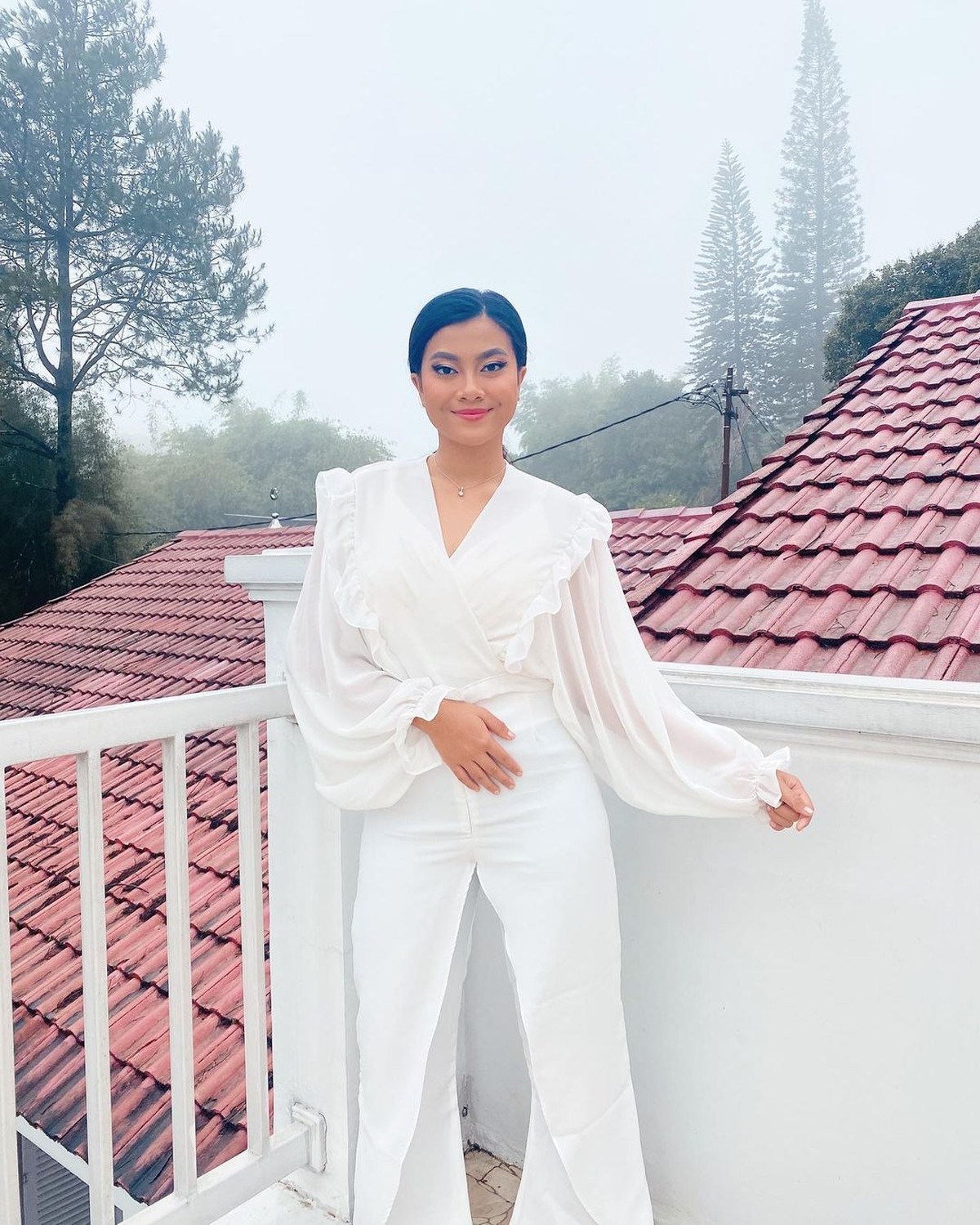 Selebgram Hanum Mega tuai hujatan karena mengeluhkan sesak nafas saat kondisi hamil muda&period; Yuk kita intip sosok Selebgram satu ini&excl;