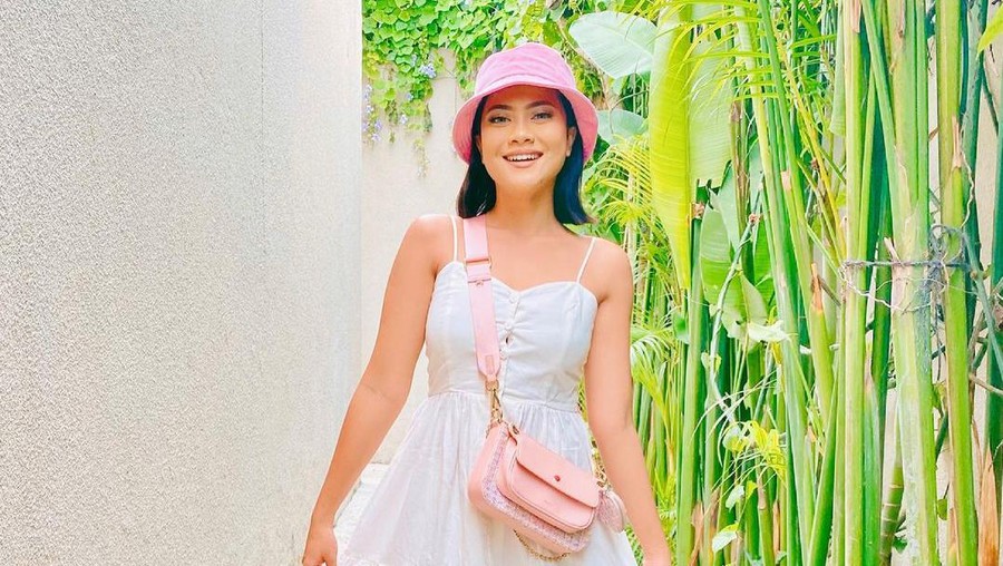 Selebgram Hanum Mega tuai hujatan karena mengeluhkan sesak nafas saat kondisi hamil muda. Yuk kita intip sosok Selebgram satu ini!