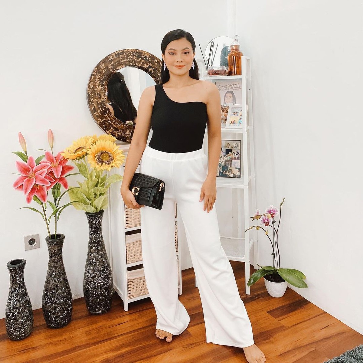 Selebgram Hanum Mega tuai hujatan karena mengeluhkan sesak nafas saat kondisi hamil muda&period; Yuk kita intip sosok Selebgram satu ini&excl;