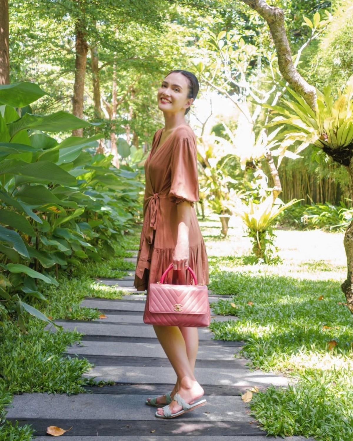 Shandy Aulia sering kali dihujat oleh netizen tetapi ia tetap cuek&period; Beginilah potret cantik Shandy Aulia&excl;