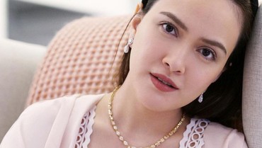 img-title Dihujat karena Promosi Sambil Handukan, Shandy Aulia Skakmat Netizen