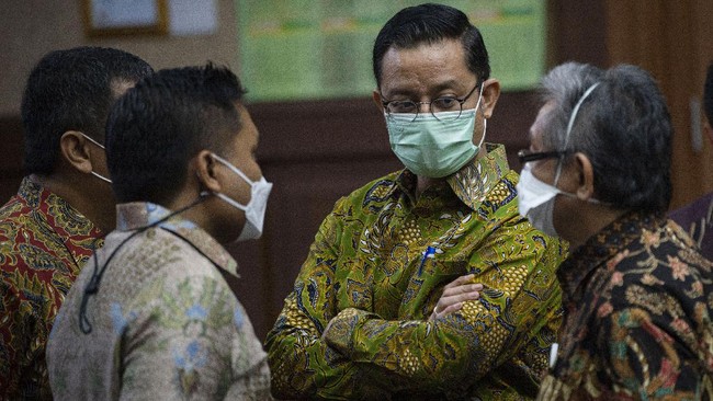 Harry Van Sidabukke di persidangan mengaku diminta fee Rp2.000 per paket bansos Covid-19 dari anak buah Juliari Peter Batubara.