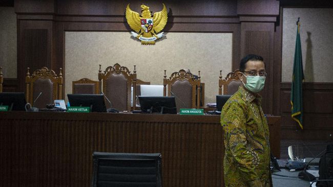 Saksi Ungkap Juliari Sewa Pesawat Pakai Dana Hibah Kemensos Saksi mengungkap eks Mensos Juliari menyewa pesawat pribadi untuk kunjungan kerja menggunakan dana hibah Kemensos.