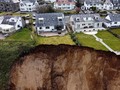 FOTO: Tebing Longsor di Pantai Tersembunyi Wales