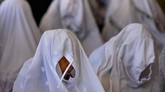 FOTO: Nyaring Lantunan Zikir dalam Tradisi Suluk di Aceh Saban Ramadan, sebagian umat Islam di Aceh melakukan tradisi suluk. Tradisi ini biasanya dilakukan dengan berzikir tanpa henti.