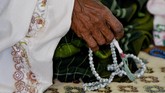 FOTO: Nyaring Lantunan Zikir dalam Tradisi Suluk di Aceh Saban Ramadan, sebagian umat Islam di Aceh melakukan tradisi suluk. Tradisi ini biasanya dilakukan dengan berzikir tanpa henti.