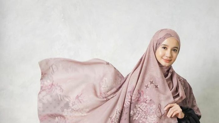 6 Brand Hijab Motif Milik Artis yang Cocok Dipakai Saat Ramadan
