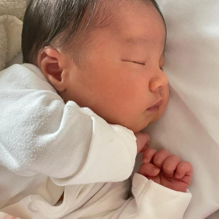 <p>Bayi cantik tersebut diberi nama yang indah dan terinspirasi dari Dewi Yunani sebagai simbol kesuburan bumi, Yakni Korra Di Lucia. (Foto: Instagram @adindabakrie)</p>