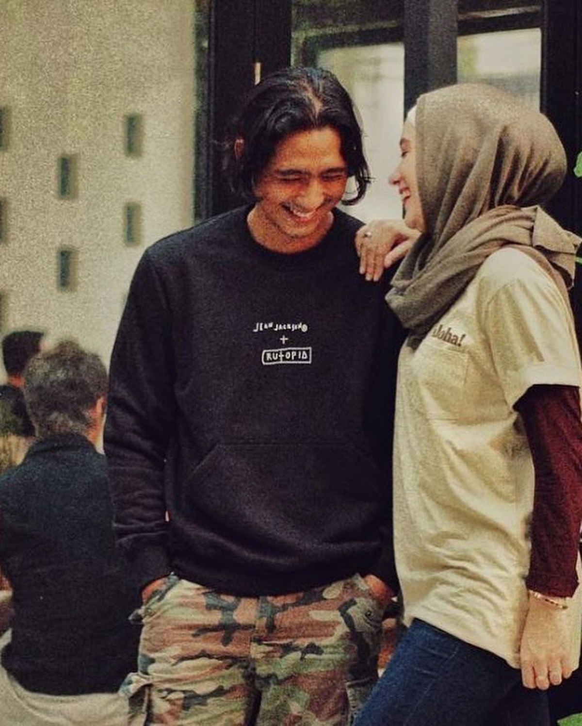 Banyak fans baper melihat akting Arya Saloka di sinetron hingga didoakan cerai dengan sang istri&period; Yuk kita intip keharmonisan rumah tangga mereka&excl;