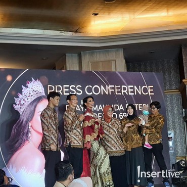 Pamerkan 4 Gaun, Ayu Maulida Putri Siap Melaju ke Miss Universe