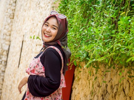 Kenalan dengan Deaz Putri, Hijaber Cantik Penerjemah Drama Korea
