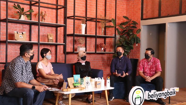 WWF-ID dan RSPO menggelar diskusi dengan menghadirkan perwakilan dari pelaku industri kelapa sawit, perusahaan ritel serta perwakilan konsumen.