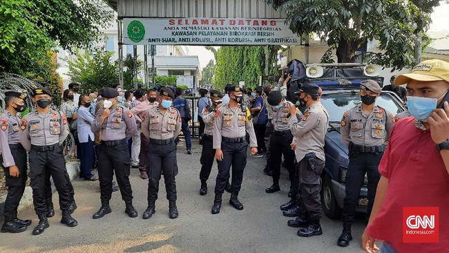 Sebanyak 2.801 personel TNI-Polri dikerahkan untuk mengamankan sidang vonis Rizieq terkait kasus hoaks swab RS Ummi Bogor.