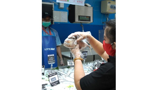 Gojek melalui GoMart menghadirkan layanan asisten belanja nyata serta berpengalaman di Indonesia, Emak Jago yang memilih bahan makanan terbaik untuk pelanggan.