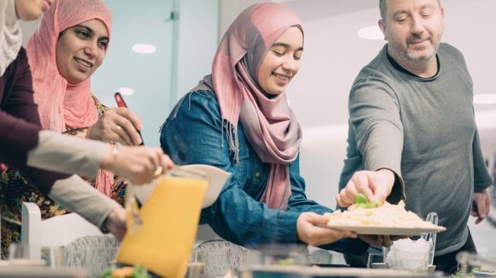 Kamu Susah Bangun Sahur? Yuk, Terapkan 7 Tips Mudah Ini!