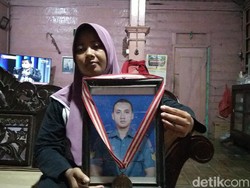 Keluarga Awak KRI Nanggala-402 Menanti Kabar Baik