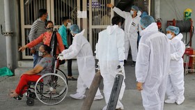 Rangkuman Covid: Larangan WNA dari India hingga Mudik Santri