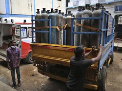 Antrean dan Produksi Meningkat untuk Pasokan Oksigen India