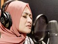 Nathalie Holscher Menangis Umumkan Kehamilan Tanpa Sule