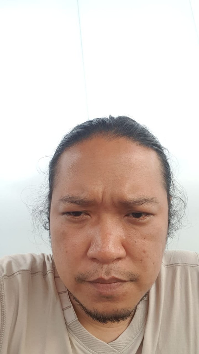 Noe Letto kini memeluk agama islam, tak disangka sebelumnya ia sempat menjadi Ateis. Yuk kita lihat potret Noe!
