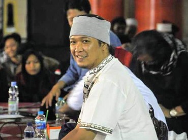 7 Potret Noe Letto, Putra Cak Nun yang Masuk Islam Lagi