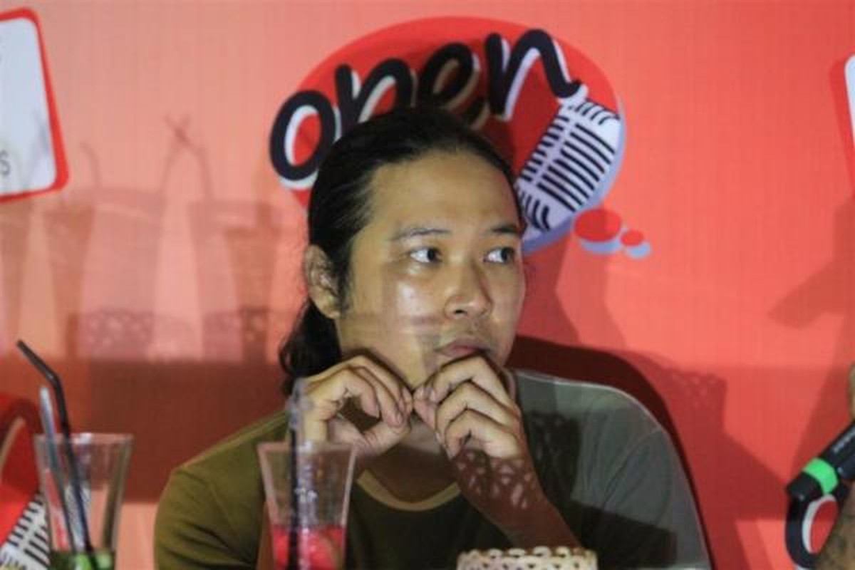 Noe Letto kini memeluk agama islam&comma; tak disangka sebelumnya ia sempat menjadi Ateis&period; Yuk kita lihat potret Noe&excl;