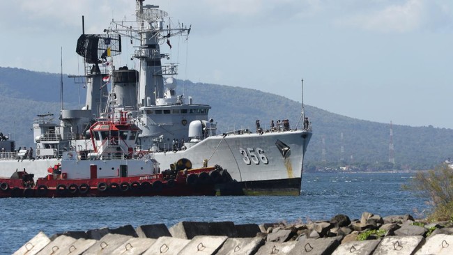 KSAL mengatakan seluruh kegiatan latihan di TNI AL dihentikan sementara untuk memfokuskan sumber daya dalam pencarian KRI Nanggala-402.