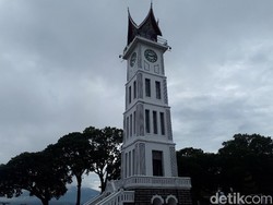 Sandiaga Ingin Ada Virtual Reality di Jam Gadang