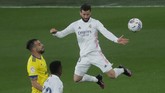 FOTO: Benzema Bawa Madrid ke Puncak Klasemen Liga Spanyol Striker Karim Benzema jadi bintang kemenangan 3-0 Real Madrid atas Cadiz. Hasil itu membawa Madrid ke puncak klasemen Liga Spanyol.