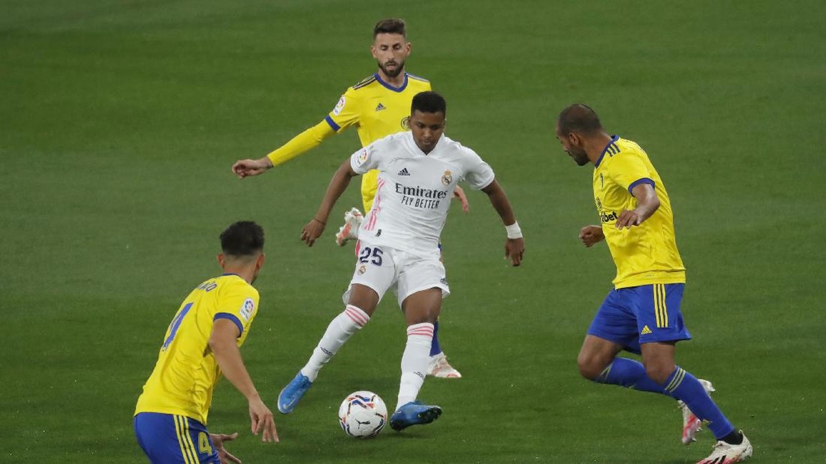 FOTO: Benzema Bawa Madrid ke Puncak Klasemen Liga Spanyol