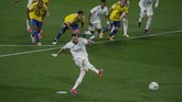FOTO: Benzema Bawa Madrid ke Puncak Klasemen Liga Spanyol Striker Karim Benzema jadi bintang kemenangan 3-0 Real Madrid atas Cadiz. Hasil itu membawa Madrid ke puncak klasemen Liga Spanyol.