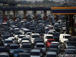 Pengendara Jepang Tertib Saling Kasih Jalan, Indonesia Kapan Bisa Begitu?