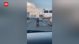 VIDEO: Polisi Cari Emak-Emak Pemotor Masuk Jalan Tol