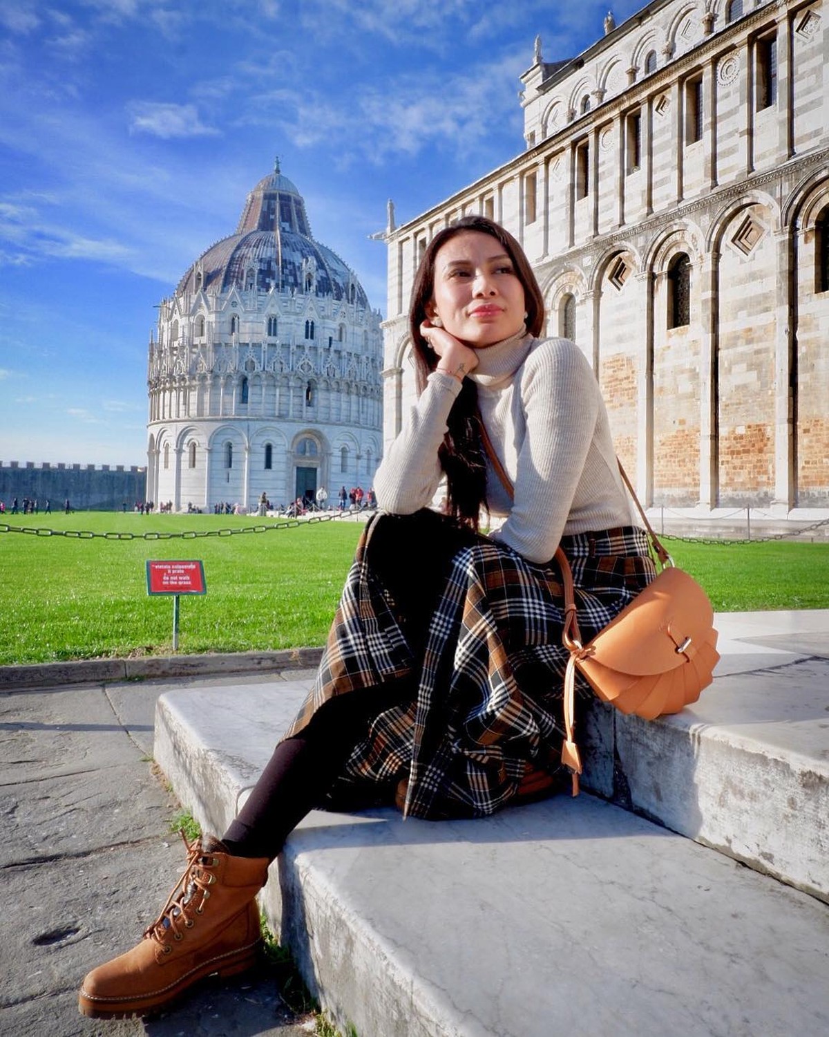 Bambang Pamungkas disebut punya istri siri bernama Amalia Fujilawati&period; Yuk kita lihat perbedaan gaya Tribuana Tungga Dewi dengan Amalia Fujiawati&excl;