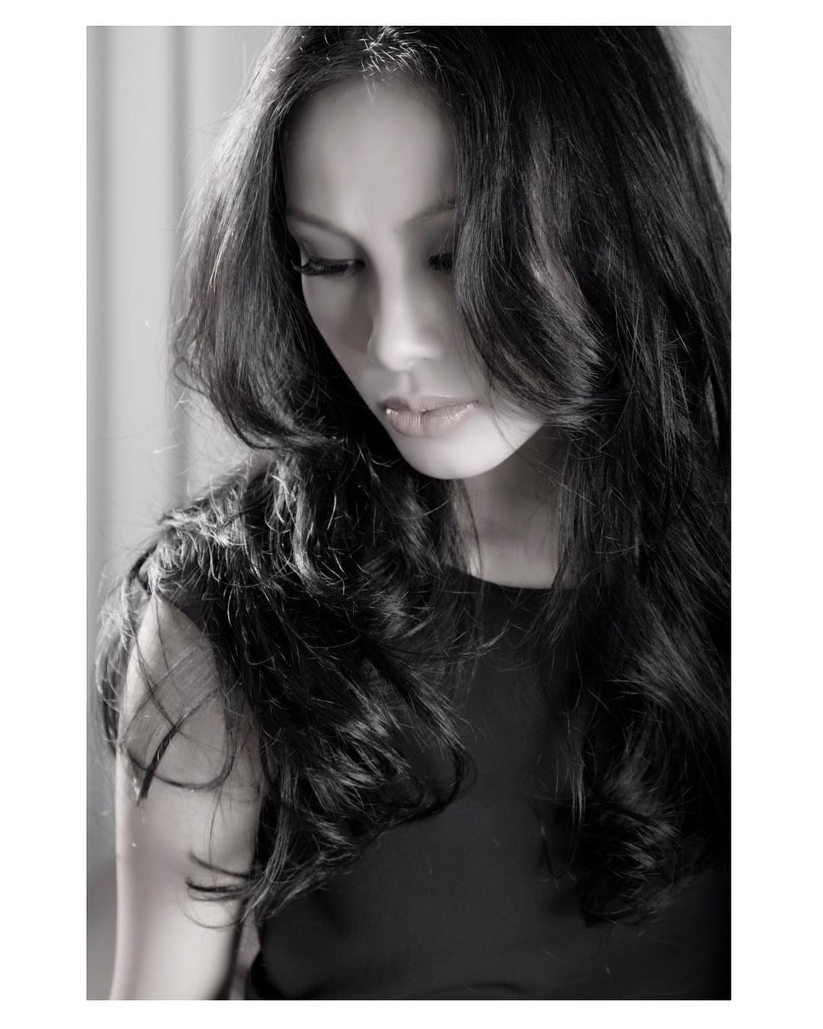 Bambang Pamungkas disebut punya istri siri bernama Amalia Fujilawati&period; Yuk kita lihat perbedaan gaya Tribuana Tungga Dewi dengan Amalia Fujiawati&excl;