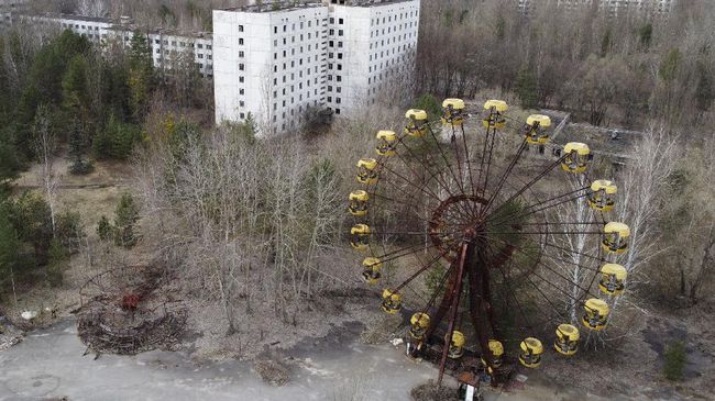 Dark tourism merupakan kegiatan wisata yang dilakukan dengan mengunjungi tempat-tempat tragedi atau kengerian di masa lalu. Banyak negara punya dark tourism.