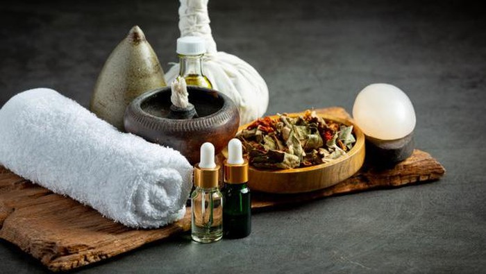 3 Cara Menggunakan Essential Oil untuk Detoks dan Peremajaan Kulit