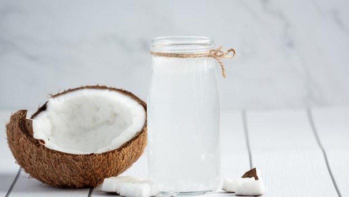 5 Manfaat Air Kelapa untuk Rambut, Bikin Sehat dan Subur