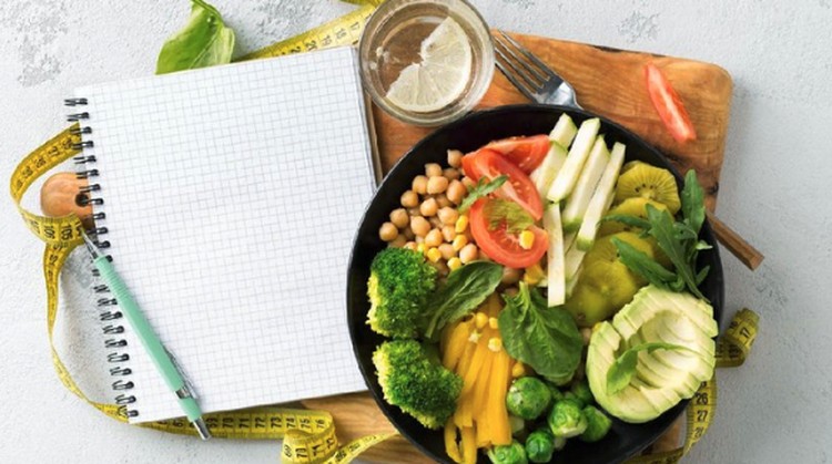 6 Pilihan Menu Diet Saat Sahur dan Buka Puasa agar BB Tetap Terjaga Bunda tentu tidak ingin tubuh semakin gemuk saat Hari Raya Lebaran, bukan? Berikut rekomendasi menu diet untuk sahur dan berbuka puasa agar BB terjaga.
